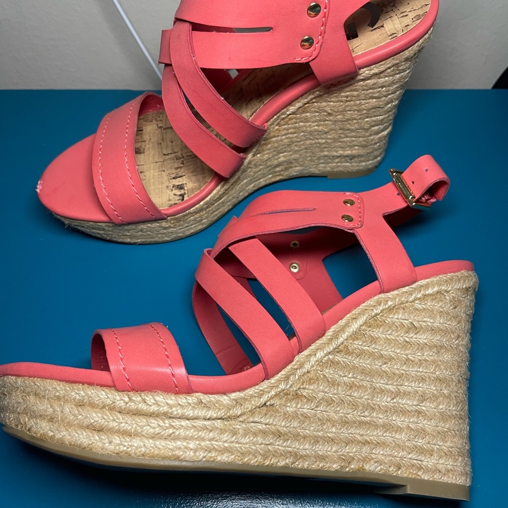 G by Guess Size 7 Coral Wedges